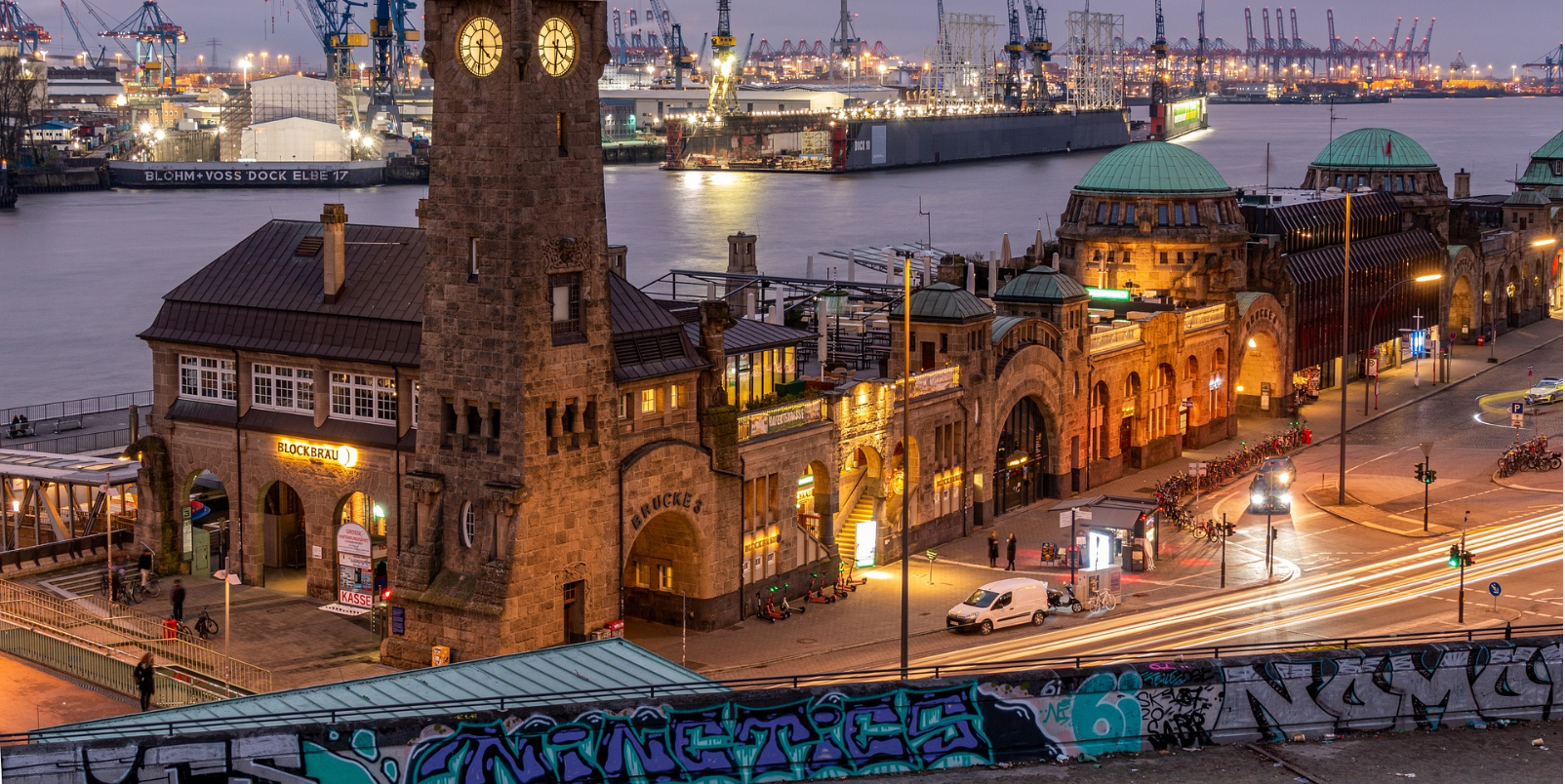 Hafen Uhrturm Hamburg