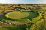 Photo aérienne par drone de la forteresse de l’anneau viking Fyrkat près de Hobro