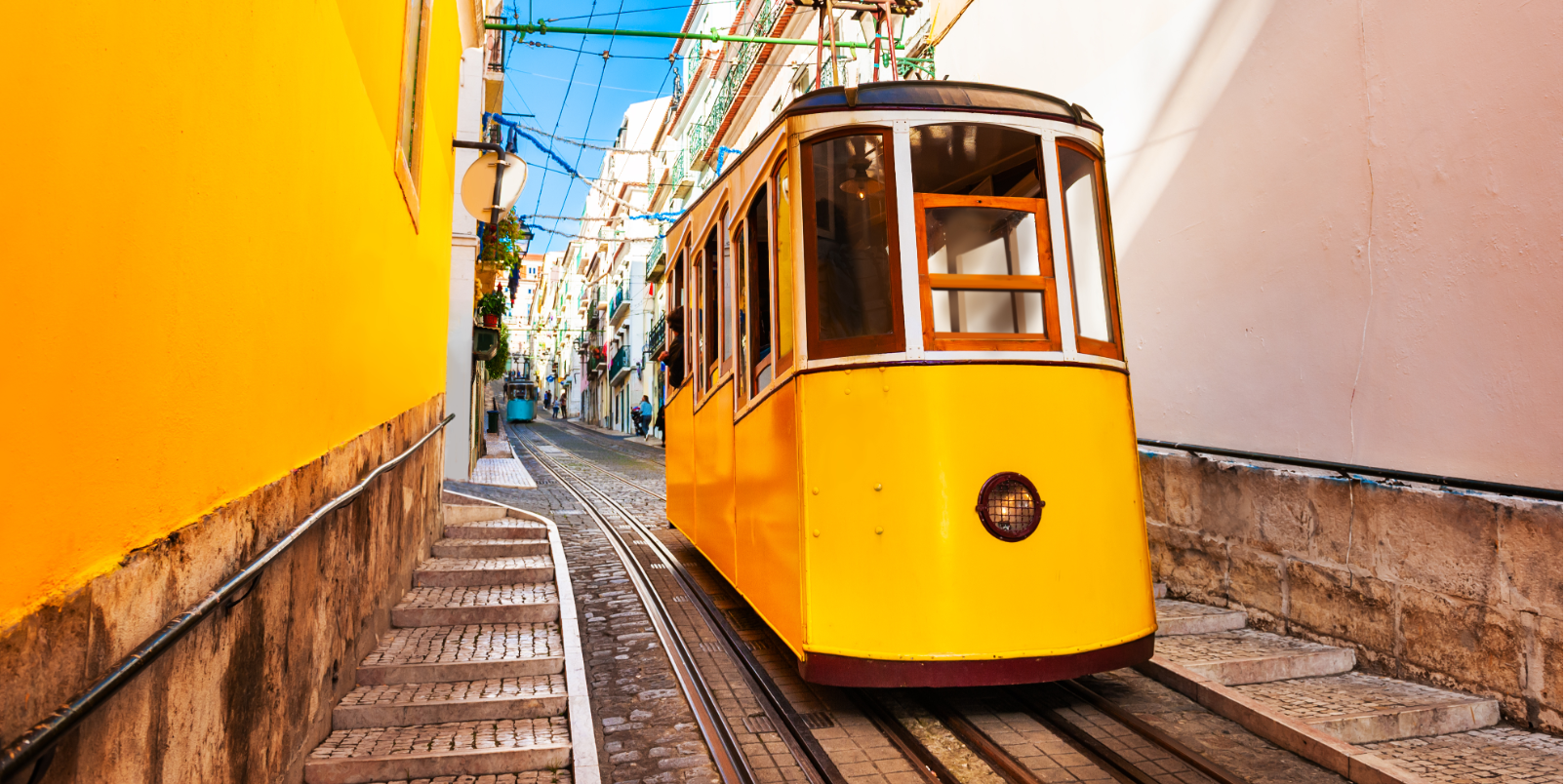 Tram jaune à Lisbonne