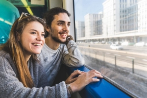 Jeunes voyageurs en train